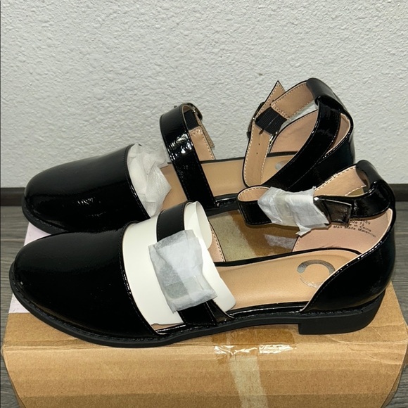 Journee Constance Flat - Picture 3 of 7